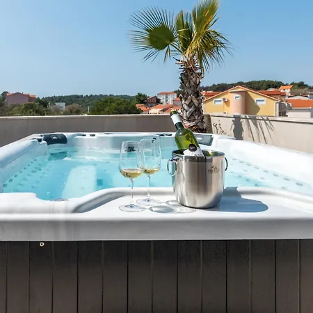 Penthouse Majestic *