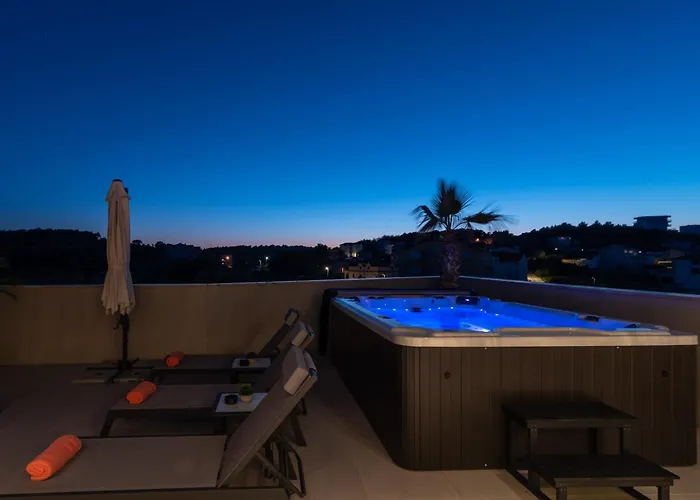 Penthouse Majestic トロギール